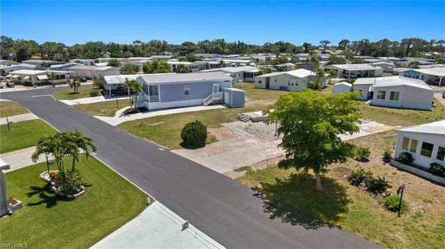 4689 Fiji LN, Bonita Springs, FL 34134