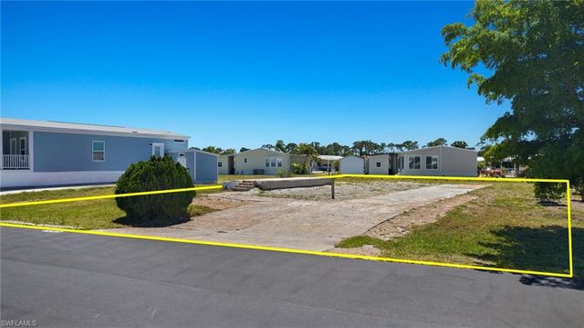 4689 Fiji LN, Bonita Springs, FL 34134