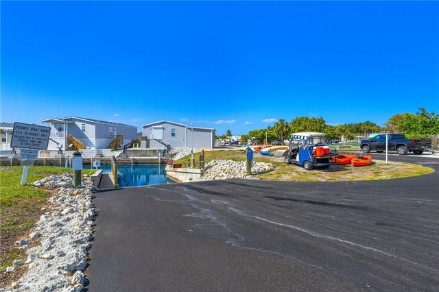 4689 Fiji LN, Bonita Springs, FL 34134