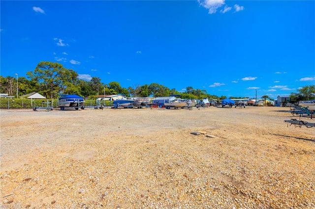 4689 Fiji LN, Bonita Springs, FL 34134