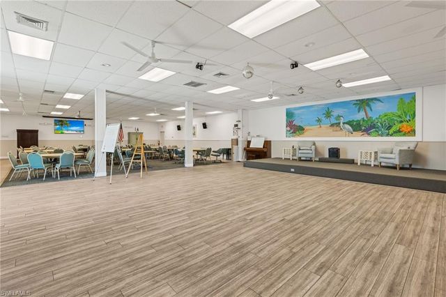 4689 Fiji LN, Bonita Springs, FL 34134