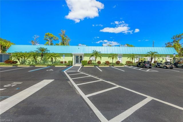 4689 Fiji LN, Bonita Springs, FL 34134