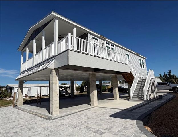 4689 Fiji LN, Bonita Springs, FL 34134