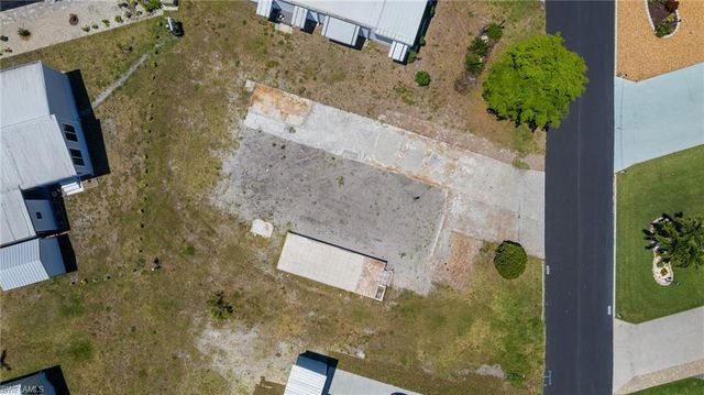 4689 Fiji LN, Bonita Springs, FL 34134