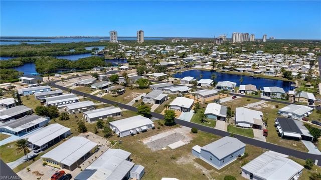 4689 Fiji LN, Bonita Springs, FL 34134