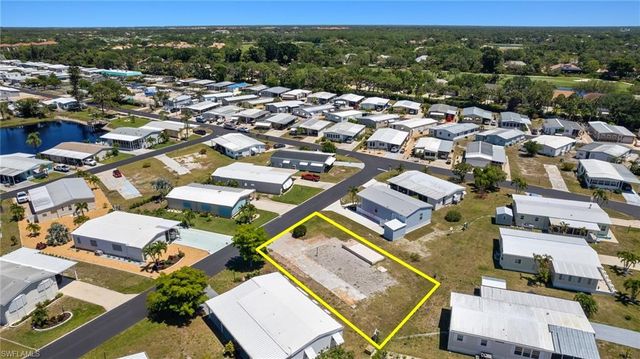 4689 Fiji LN, Bonita Springs, FL 34134