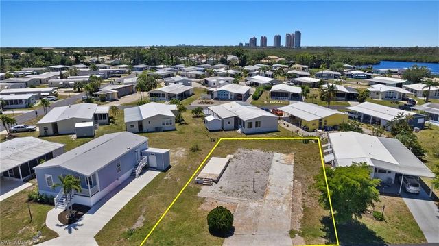 4689 Fiji LN, Bonita Springs, FL 34134