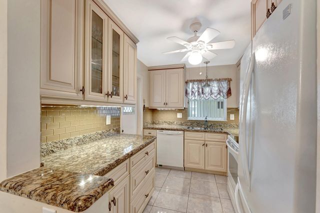 806 SE 7th Street 201, Deerfield Beach, FL 33441