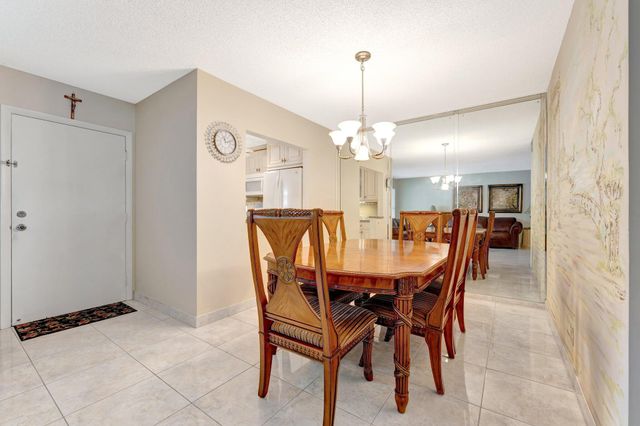 806 SE 7th Street 201, Deerfield Beach, FL 33441