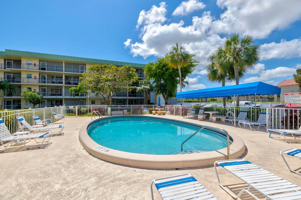 806 SE 7th Street 201, Deerfield Beach, FL 33441