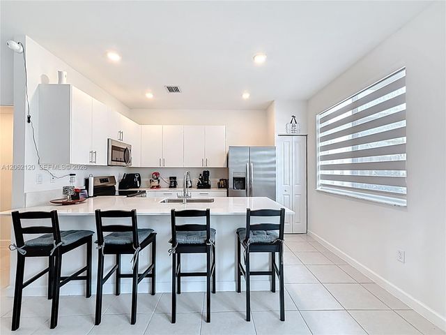 716 SE 14th St, Homestead, FL 33034