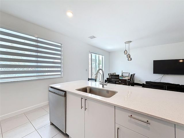 716 SE 14th St, Homestead, FL 33034