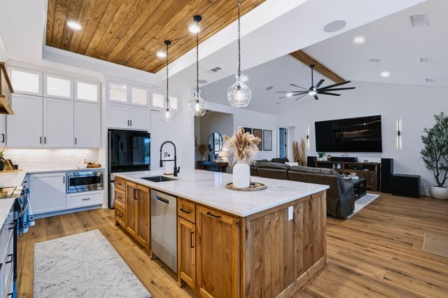 1047 Pioneer Crossing, Weatherford, TX 76088