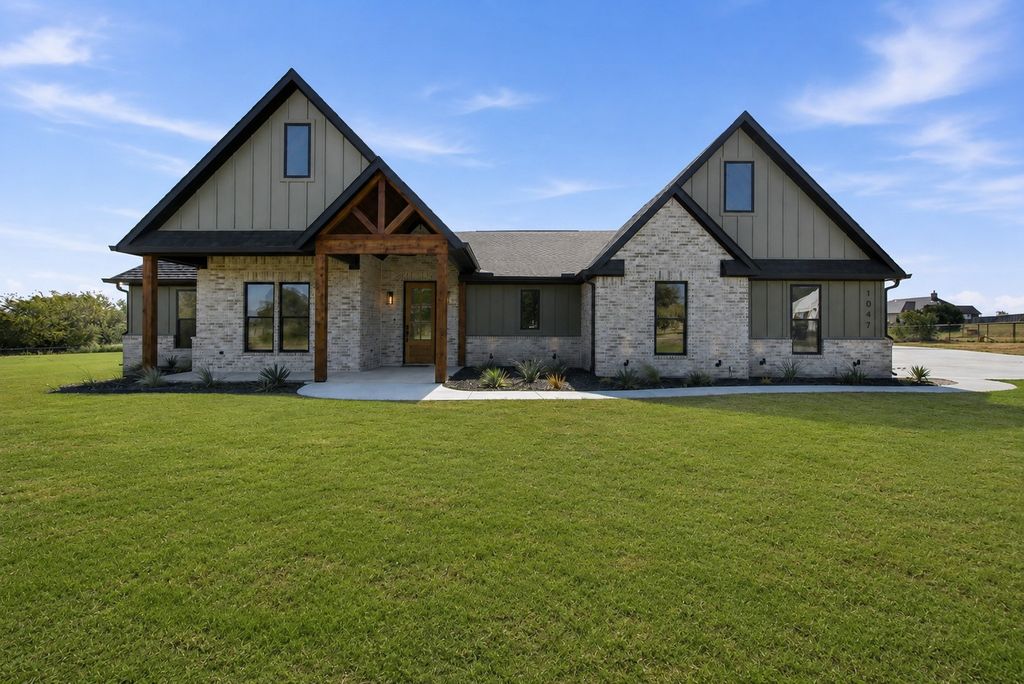 1047 Pioneer Crossing, Weatherford, TX 76088