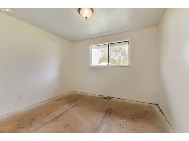 19710 Sw JOHNSON St, Beaverton, OR 97003