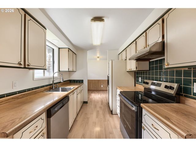 19710 Sw JOHNSON St, Beaverton, OR 97003