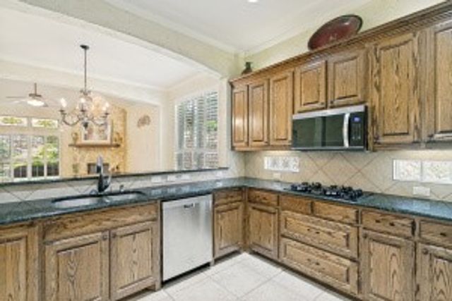 1009 Shoal Creek Court, Fairview, TX 75069