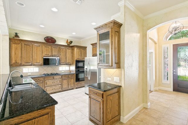 1009 Shoal Creek Court, Fairview, TX 75069