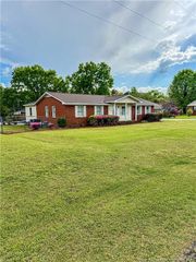 274 E Erwin Street, Coats, NC 27521