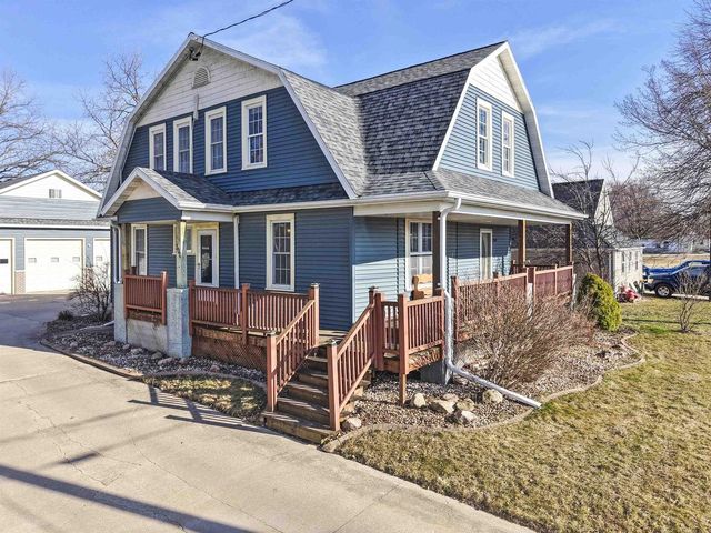 300 N MAPLE STREET, Black Creek, WI 54106