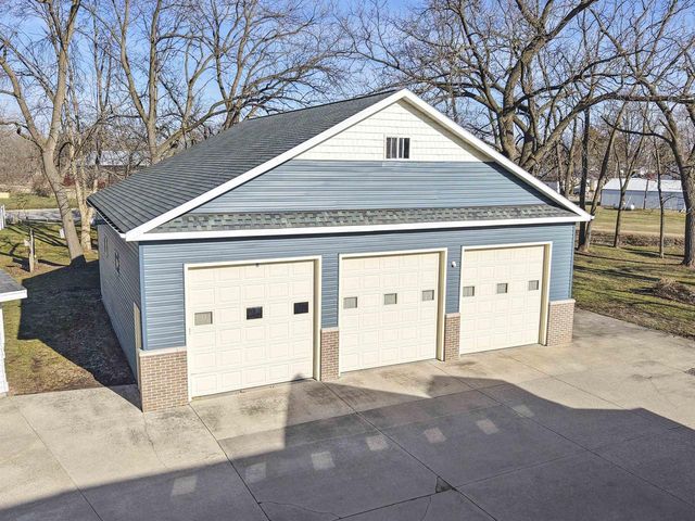 300 N MAPLE STREET, Black Creek, WI 54106