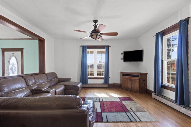 300 N MAPLE STREET, Black Creek, WI 54106
