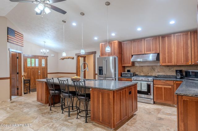 10570 E FAR CRY RD, Athol, ID 83801