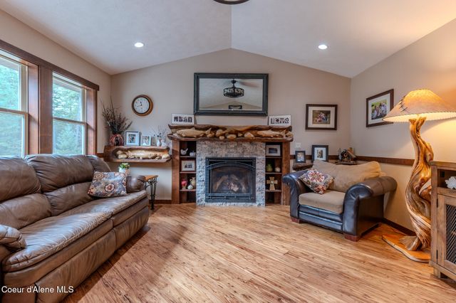 10570 E FAR CRY RD, Athol, ID 83801