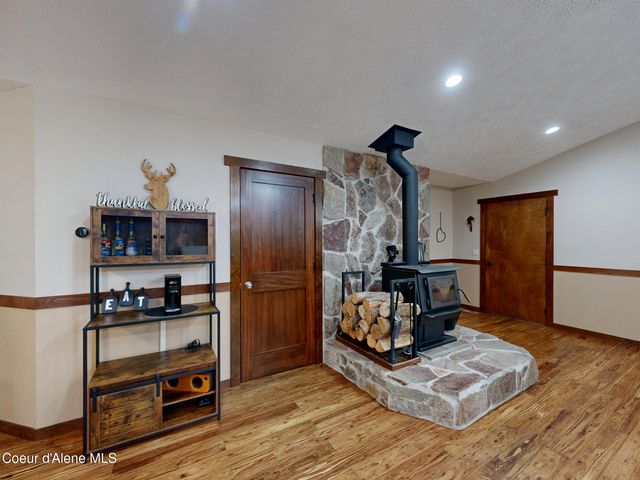 10570 E FAR CRY RD, Athol, ID 83801