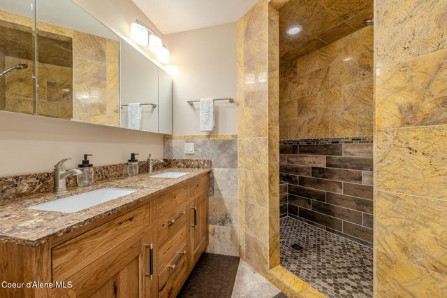 10570 E FAR CRY RD, Athol, ID 83801