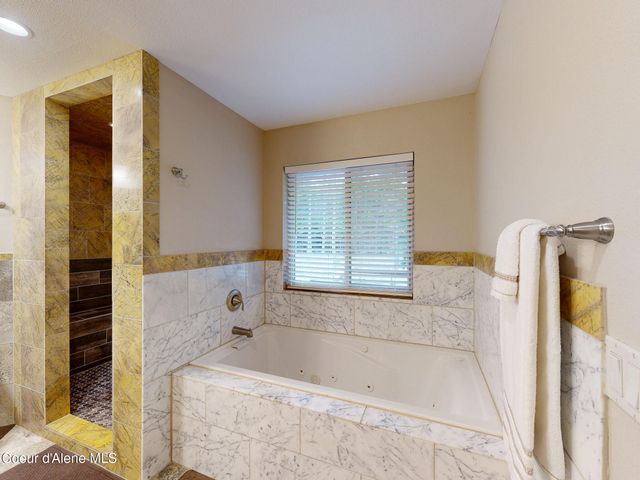 10570 E FAR CRY RD, Athol, ID 83801