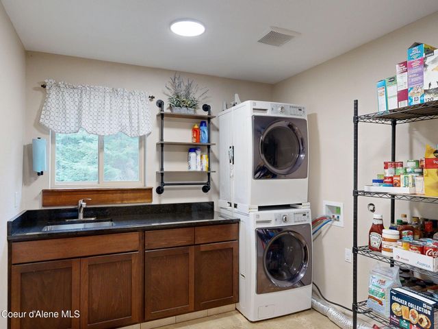 10570 E FAR CRY RD, Athol, ID 83801