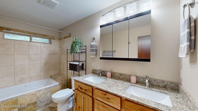 10570 E FAR CRY RD, Athol, ID 83801