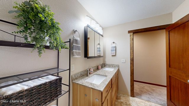 10570 E FAR CRY RD, Athol, ID 83801