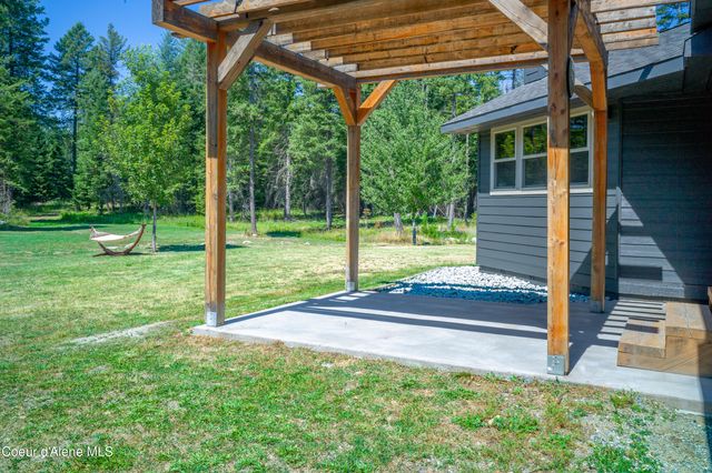 10570 E FAR CRY RD, Athol, ID 83801
