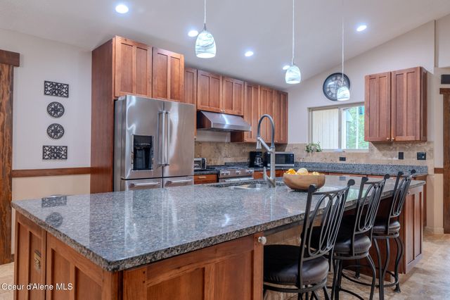 10570 E FAR CRY RD, Athol, ID 83801