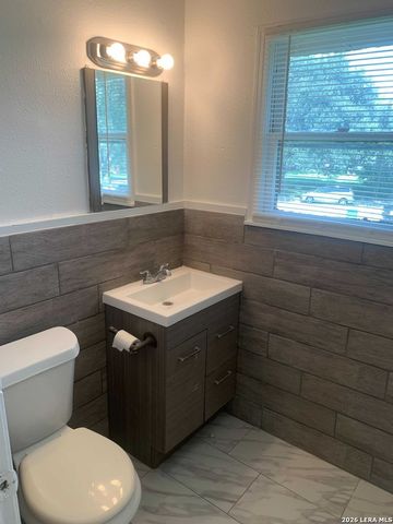 100 Senisa Dr, San Antonio, TX 78228