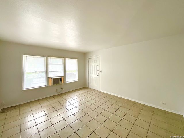 100 Senisa Dr, San Antonio, TX 78228