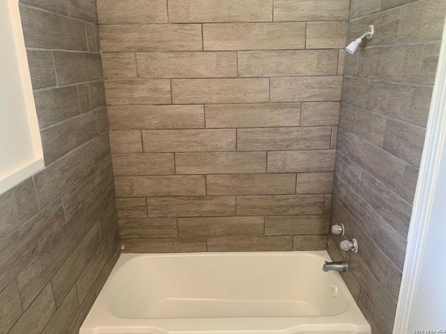 100 Senisa Dr, San Antonio, TX 78228