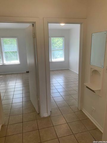 100 Senisa Dr, San Antonio, TX 78228