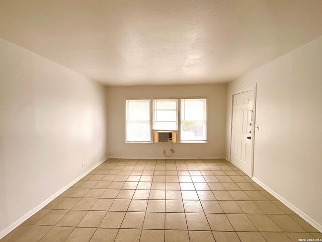 100 Senisa Dr, San Antonio, TX 78228