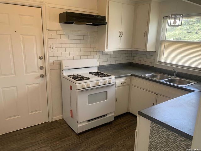 100 Senisa Dr, San Antonio, TX 78228