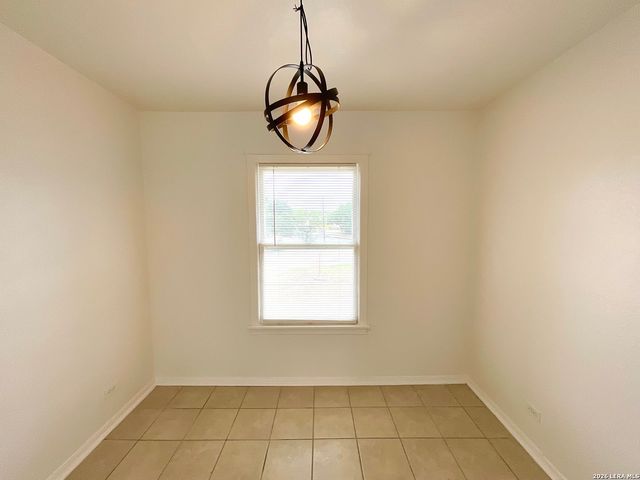 100 Senisa Dr, San Antonio, TX 78228