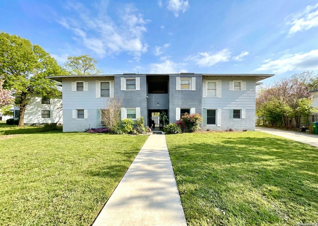 100 Senisa Dr, San Antonio, TX 78228