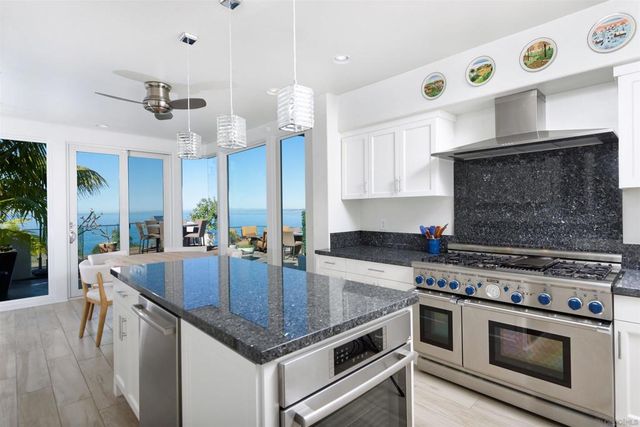 7825 Prospect Pl, La Jolla, CA 92037