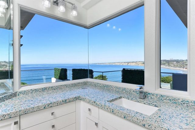 7825 Prospect Pl, La Jolla, CA 92037