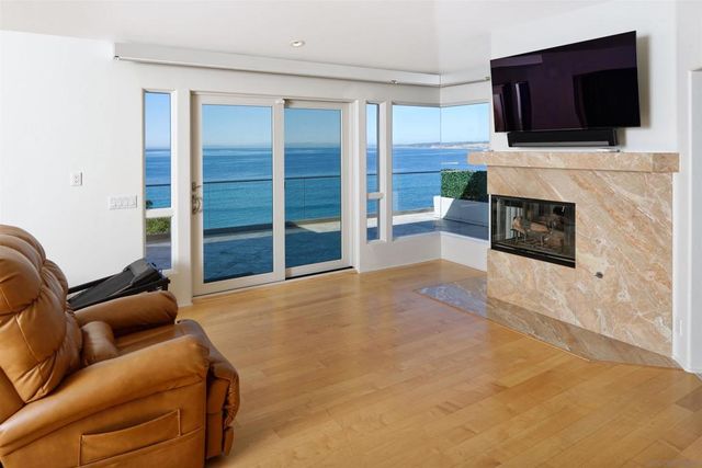 7825 Prospect Pl, La Jolla, CA 92037