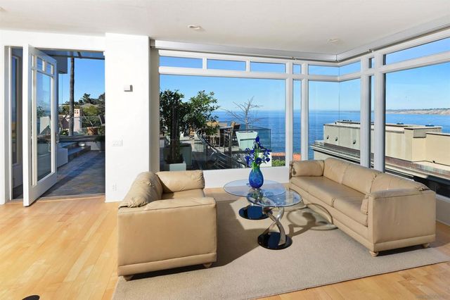 7825 Prospect Pl, La Jolla, CA 92037