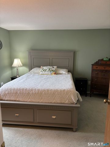 33 Woodbridge Lane 33, Cromwell, CT 06416