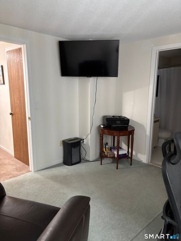33 Woodbridge Lane 33, Cromwell, CT 06416